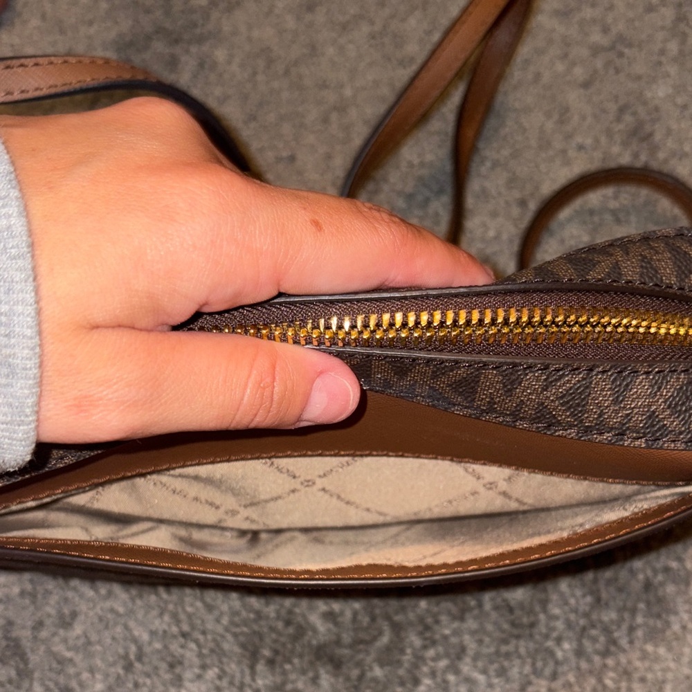 New with Tags!!
Michael Kors Dark Brown and Gold Chain Crossbody - Picture 4 of 4